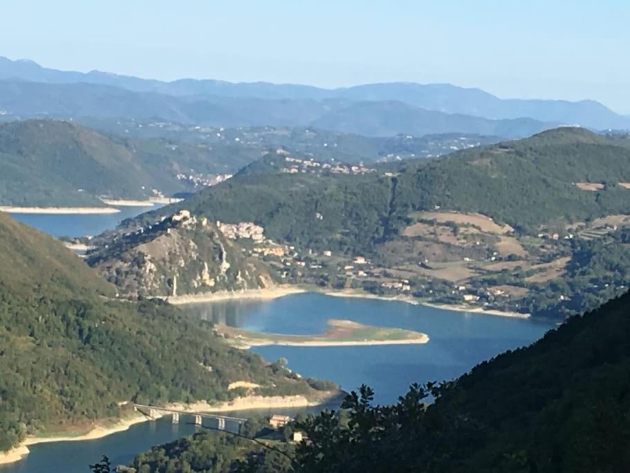 Casa Sul Lago Nonna Gio' Lejlighed Colle di Tora Eksteriør billede