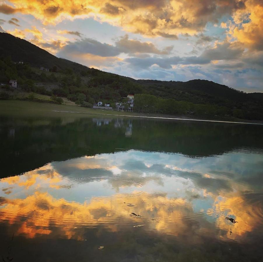 Casa Sul Lago Nonna Gio' Lejlighed Colle di Tora Eksteriør billede