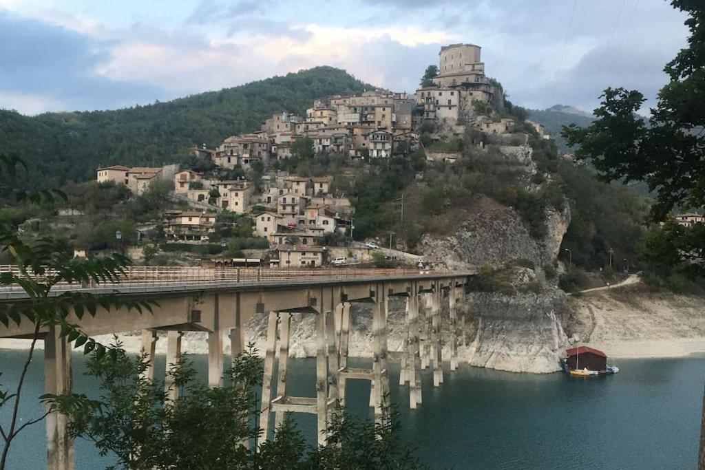 Casa Sul Lago Nonna Gio' Lejlighed Colle di Tora Eksteriør billede