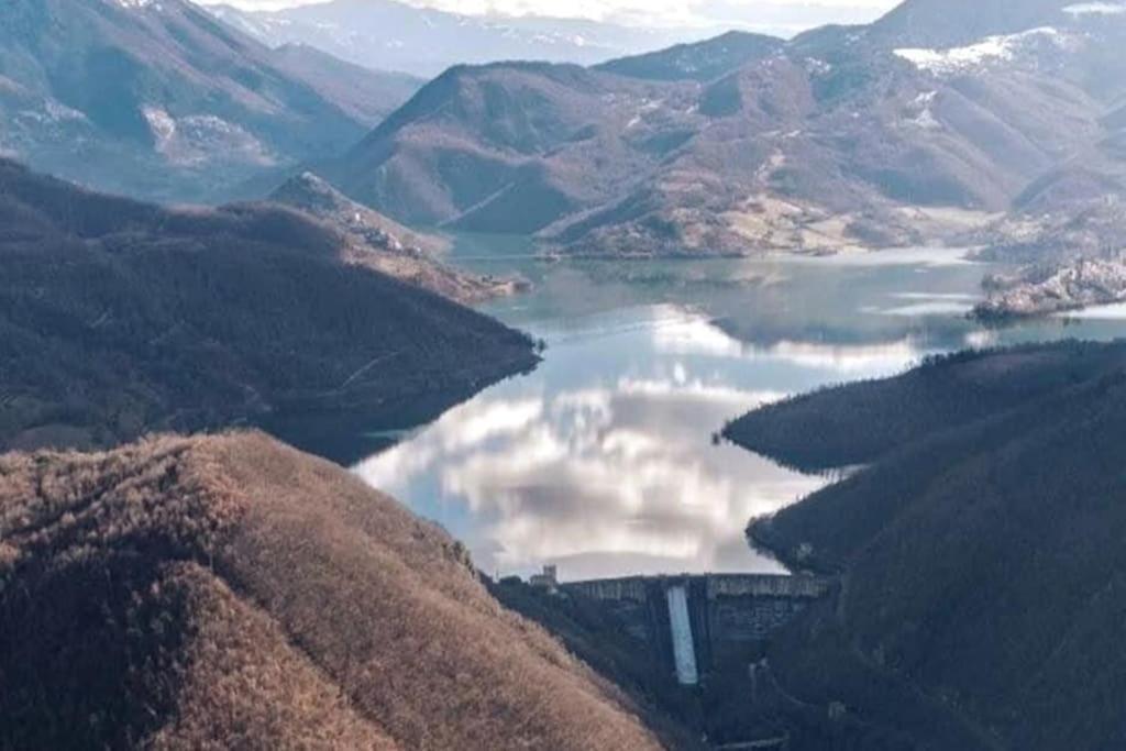 Casa Sul Lago Nonna Gio' Lejlighed Colle di Tora Eksteriør billede