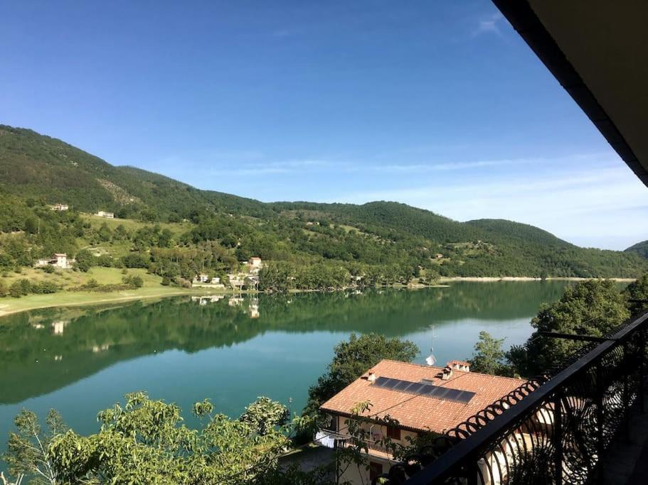 Casa Sul Lago Nonna Gio' Lejlighed Colle di Tora Eksteriør billede