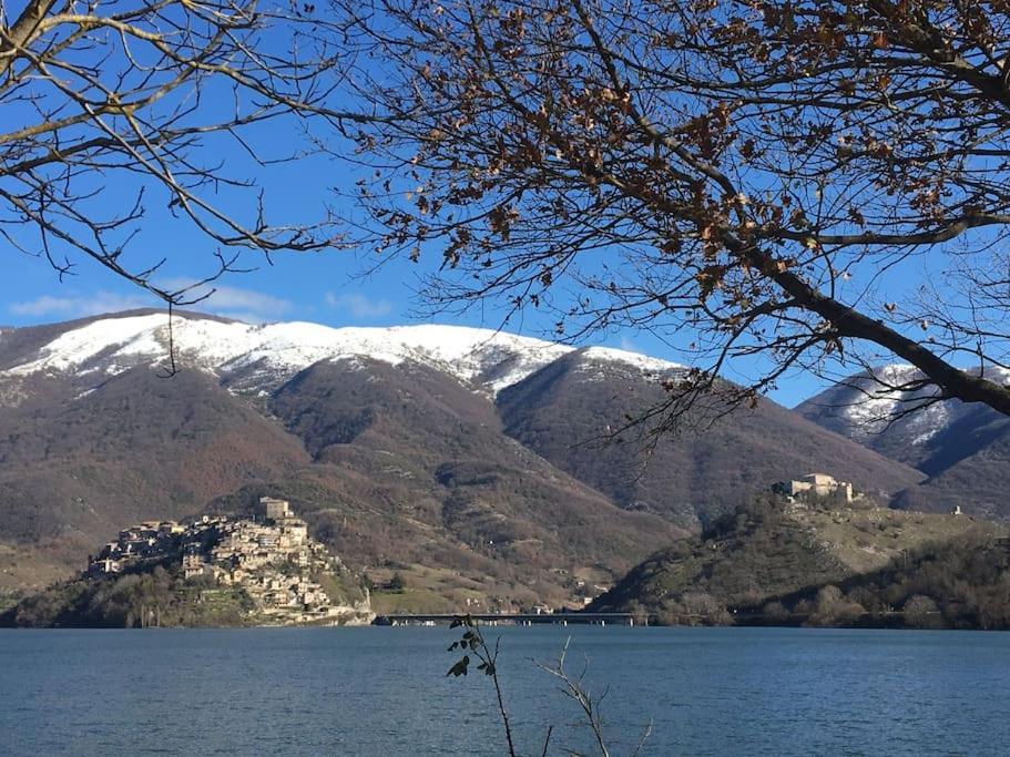 Casa Sul Lago Nonna Gio' Lejlighed Colle di Tora Eksteriør billede